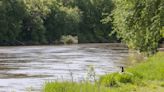 Weather Service issues flood warning for the Red River