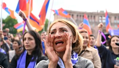 Firebrand Armenian Cleric Suspends Religious Duties To Challenge PM