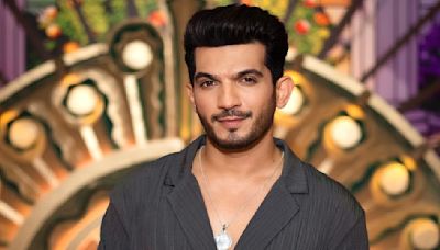 Arjun Bijlani brings Shah Rukh Khan's charm to Laughter Chefs; shares VIDEO