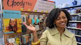 Artista de Miami echa mano a la creatividad para llevar sus productos para el cabello a Walmart
