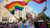 Gobierno y agentes sociales firman un acuerdo para evitar la discriminación LGTBI+