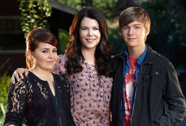 Parenthood’s Mae Whitman Reveals Pregnancy, With Assist from Lauren Graham and Miles Heizer — See Photo