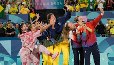 Brazil beats Canada in tense three-set women's beach volleyball gold medal match. Swiss win bronze