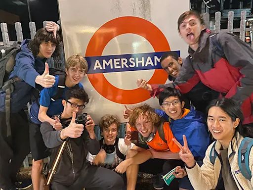 Teenagers break Guinness World Record after completing London Tube Challenge with two hours to spare