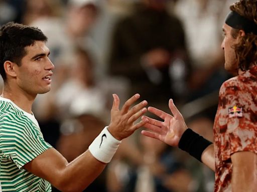 A qué hora juegan Alcaraz y Tsitsipas en Roland Garros: horario y dónde ver el partido de cuartos de final