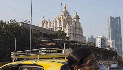 Russian vlogger visits Mumbai's Siddhivinayak Temple: 'Truly special day'. Watch