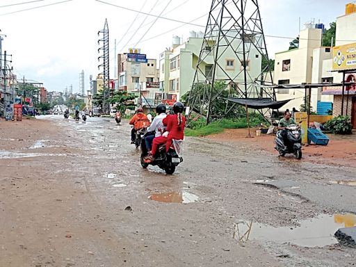 Danger lurks in half-kilometre stretch of Dr. Rajkumar Road - Star of Mysore