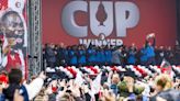Giménez y Feyenoord festejan título de Copa con miles de seguidores