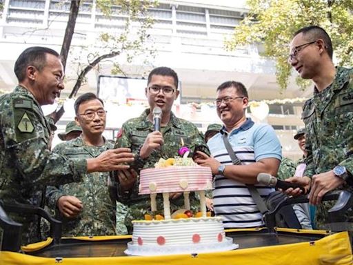 鋼鐵傘兵秦良丰將「被退伍」 原因曝光！家屬盼留軍方任職 - 社會