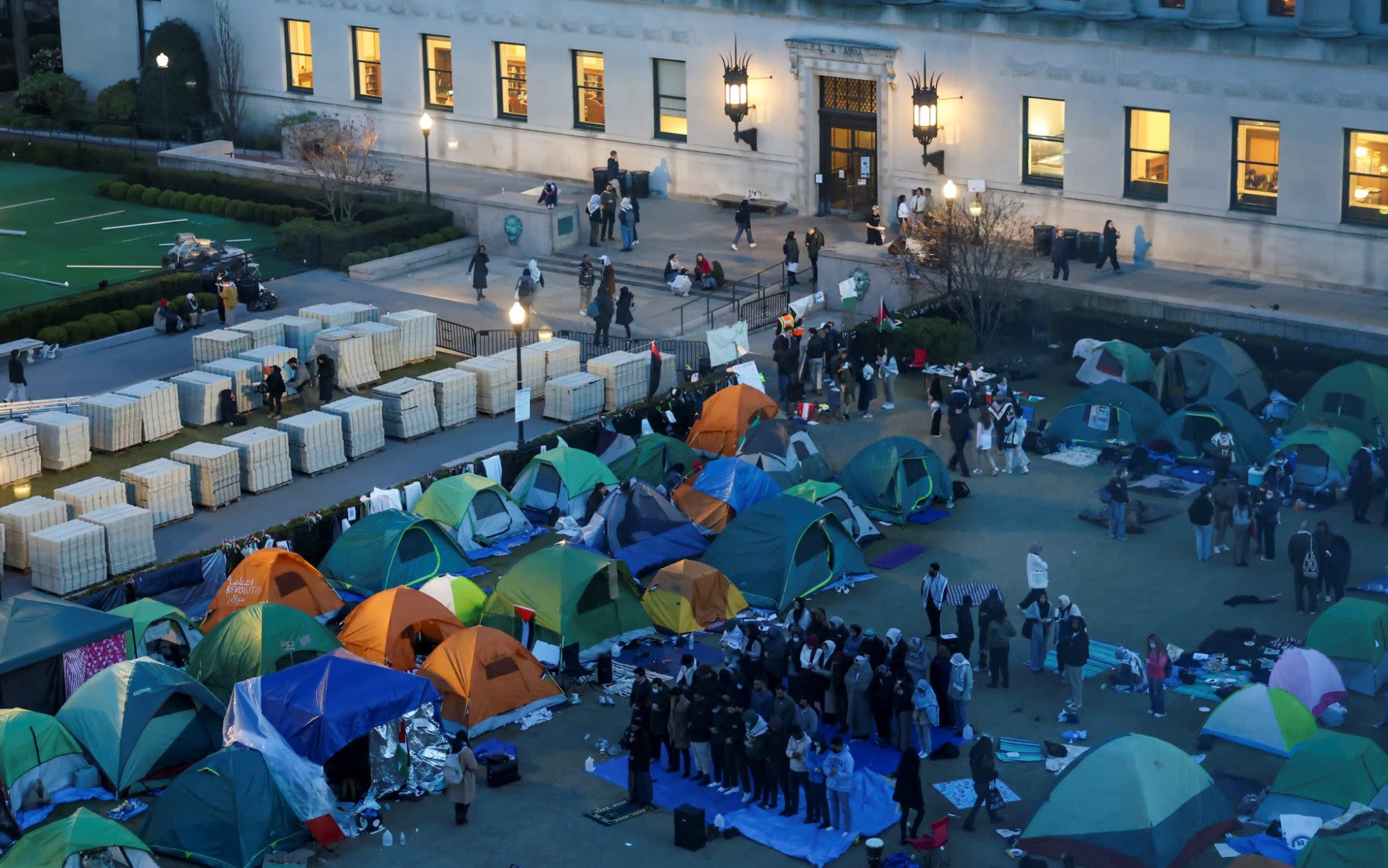 Columbia University department to hold vote of no confidence in president