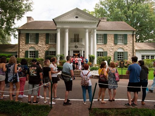 Graceland set for foreclosure auction; Elvis heir claims fraud, fights sale