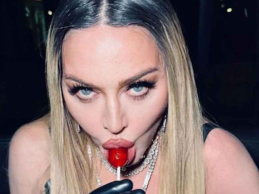Fans de Madonna la demandan por actuaciones explícitas en su gira