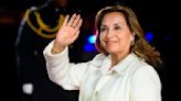 La presidenta de Perú libra la destitución; es acusada de enriquecimiento ilícito