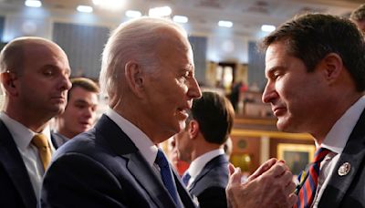 Democrat Declares Biden Is ‘Flickering,’ Recalls ‘Mentor and Friend’ Not Recognizing Him at Recent Event