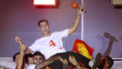 Inside Spain's celebrations: Morata's star turn, little sleep and De la Fuente's singalong
