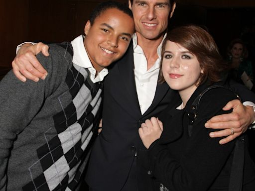 Tom Cruise Poses For Photo With Kids Bella and Connor for First Time in Nearly 15 Years - E! Online