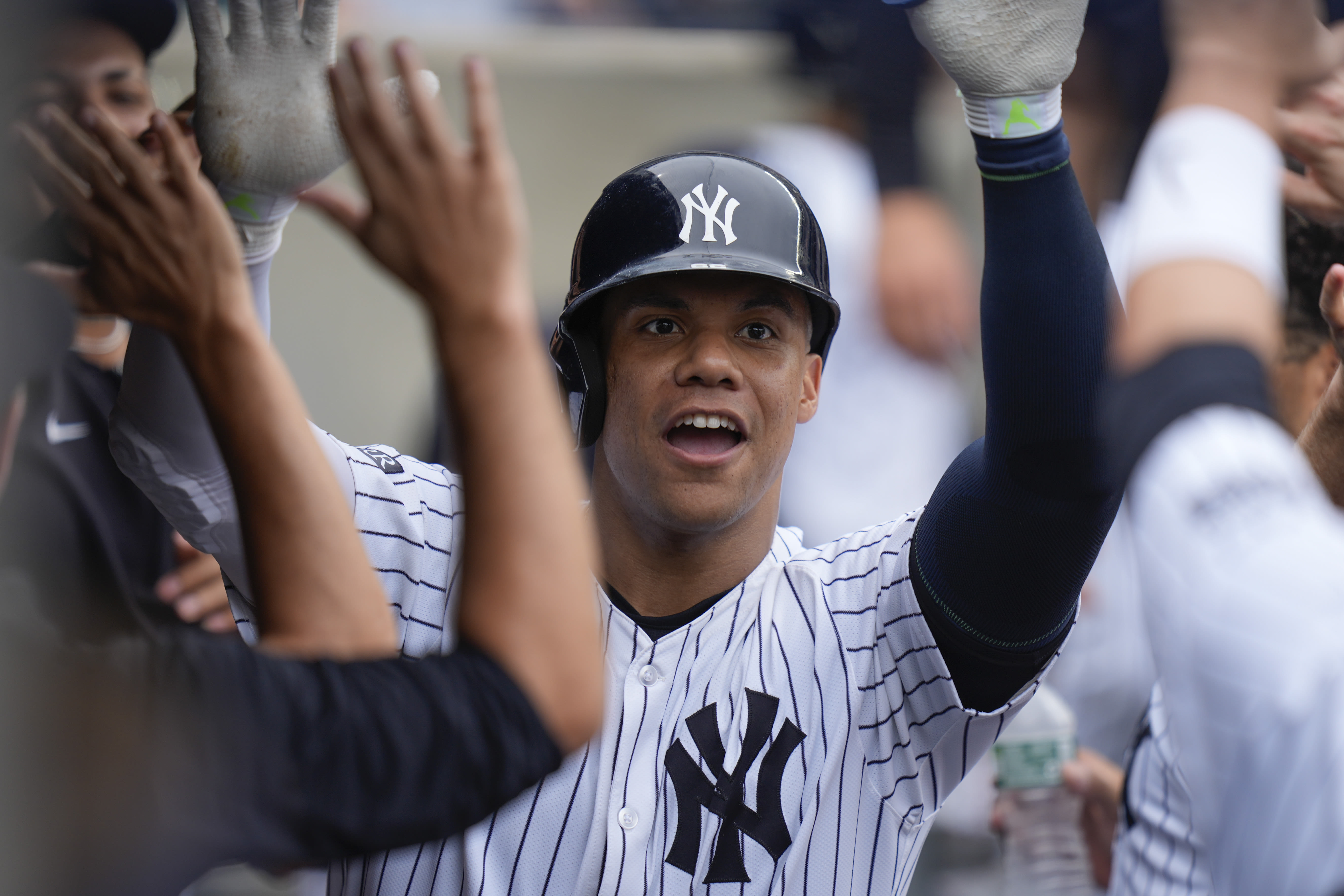 Juan Soto hits 2 of Yankees' 5 homers in 9-1 rout of Rays