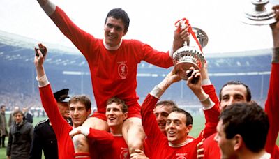 Ron Yeats, Scots footballer who led Liverpool to 1960s glory as Bill Shankly’s ‘colossus’ – obituary