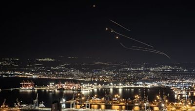 Irán ataca con un centenar de misiles a Israel