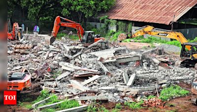 Civic body demolishes ‘illegal’ building of YSRCP in Tadepalli | Vijayawada News - Times of India