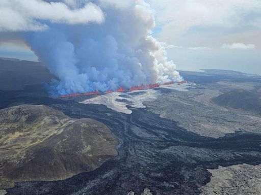 冰島雷恰角半島火山再爆發 噴出50米高岩漿