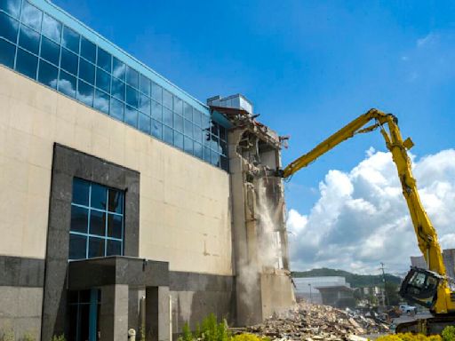 Construction update: Demolition of former CASCI building in Charleston underway