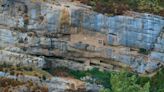 Descubre una de las rutas más espectaculares de Huesca: atraviesa ermitas incrustadas en la roca y una cascada