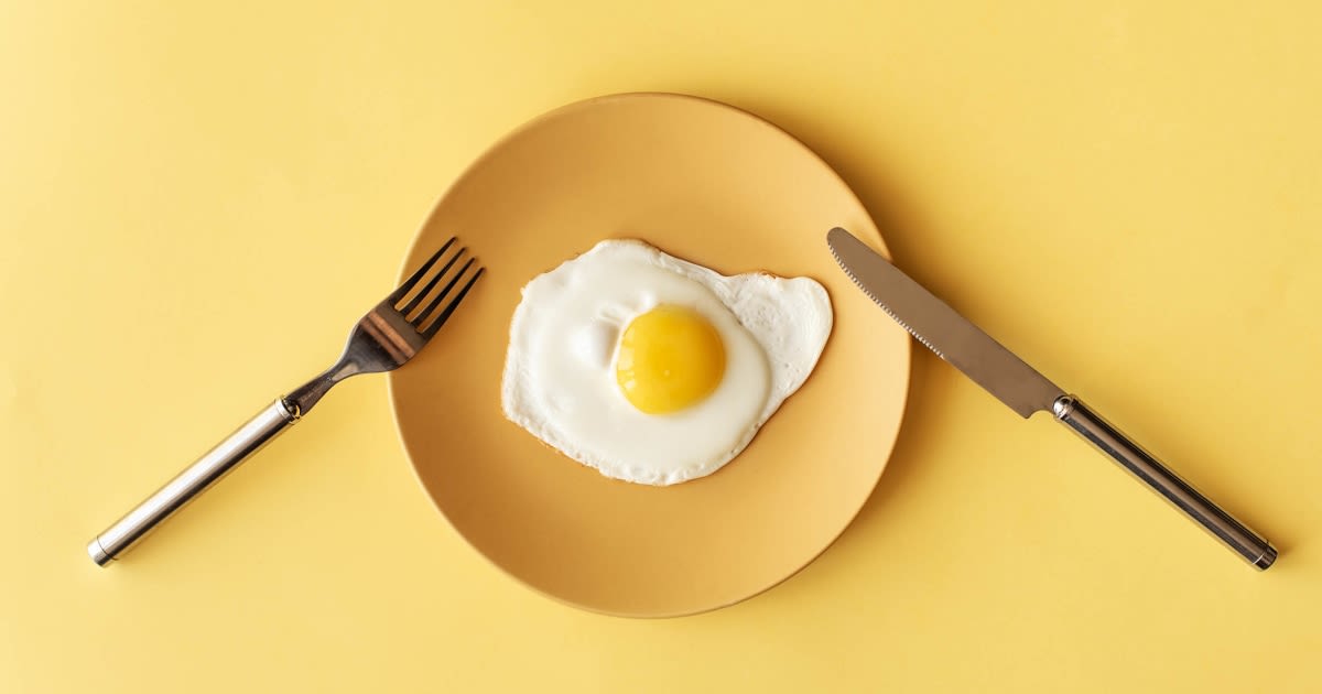 It's healthy to eat eggs for breakfast every day if you follow these 2 rules, dietitians say