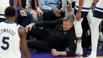 Timberwolves coach Chris Finch has torn patellar tendon in right knee after collision with player