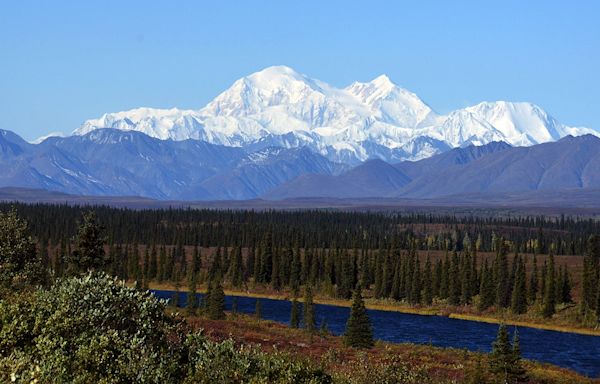 Senator blasts federal parks officials for reportedly barring American flags in beloved national park