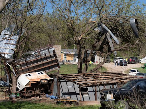 Parts of central US hit by severe storms, while tornadoes strike in Kansas and Iowa