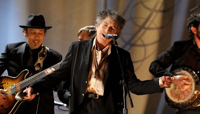 Bob Dylan Broke Out His Most Played Song After Six Years, Trolling John Mellencamp Who Covered It During Lead-In Set