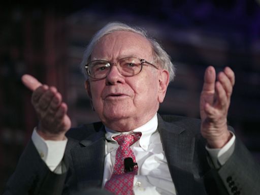 Warren Buffett had to work from his iPhone for days after lines went down at Berkshire Hathaway