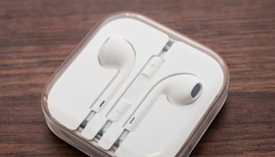 蘋果 EarPods 有線耳機可能停產 重心將移至 AirPods - Cool3c