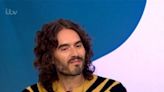 Russell Brand se niega a hablar de su escándalo sexual en su show en vivo