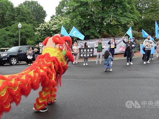 中國駐美使館開放 港人維族聚集抗議要揭真面目