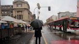 Balance por lluvias: 24 viviendas con daño menor, hasta 30 mm de agua caída en Santiago y suspensión de clases para este jueves - La Tercera