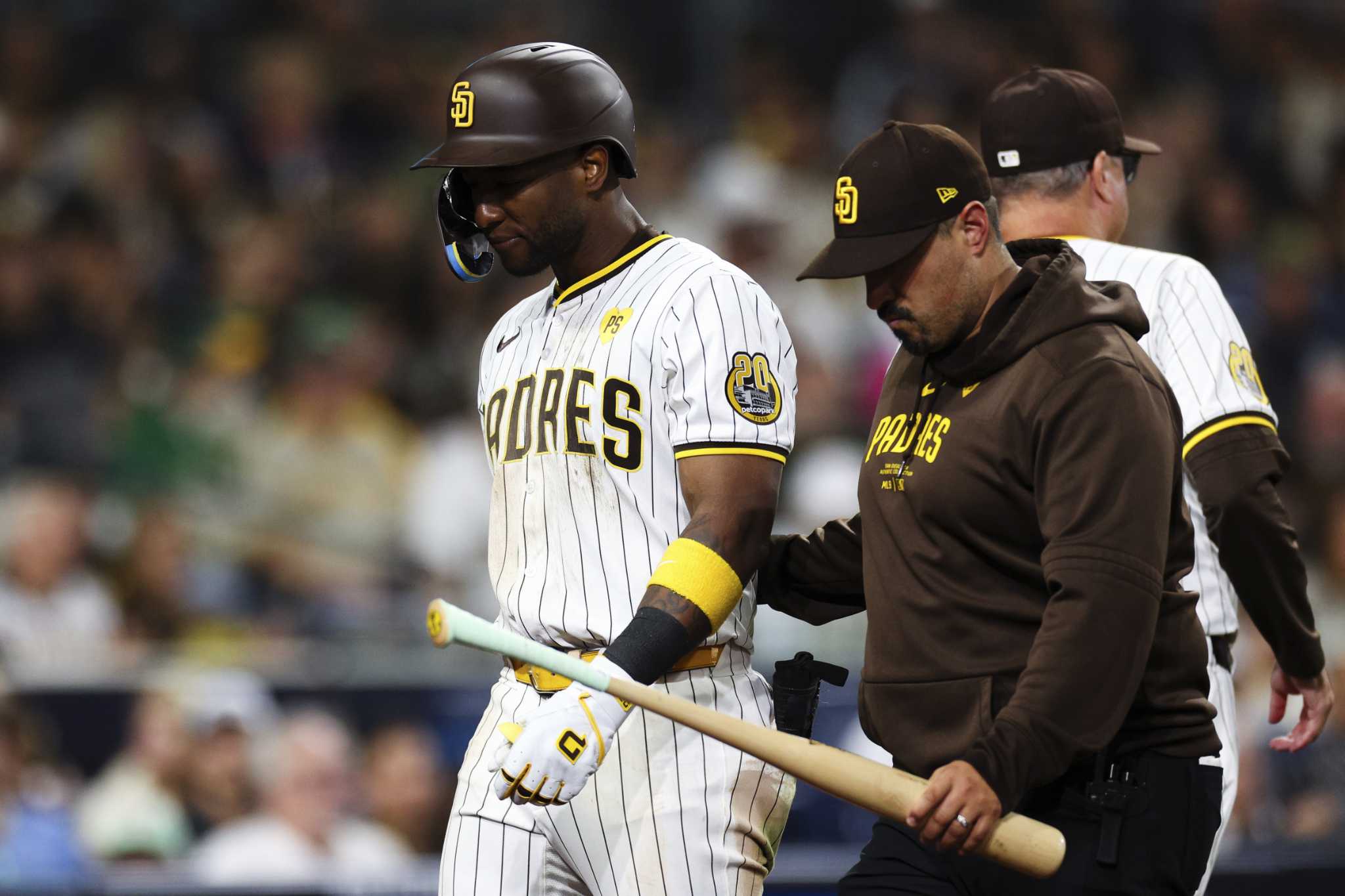 Jurickson Profar is out of the Padres' lineup with patellar tendinitis in his left knee