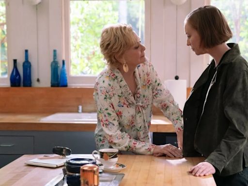 ‘Hacks’ Star Jean Smart Says Hannah Einbinder Blew Her Away With That ‘Brilliant’ Season 3 Finale Moment