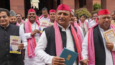 Centre has discriminated against Delhi govt: Akhikesh Yadav