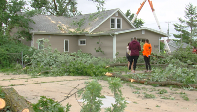 Janesville neighbors unite in aftermath of EF2 tornado