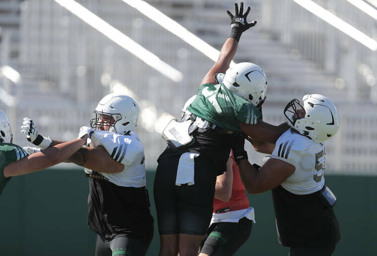 UH D-lineman Evaimalo masters the first strike against offense | Honolulu Star-Advertiser