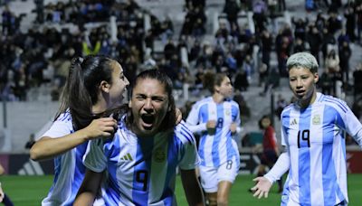 Argentina vence a Costa Rica y demuestra su poderío a balón parado