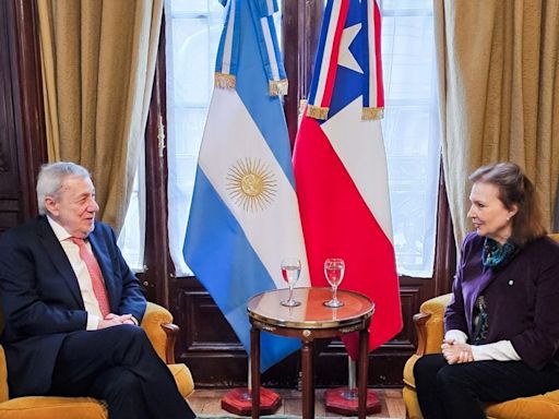 Los detalles del viaje en que Van Klaveren buscó fortalecer la relación diplomática con Argentina y habló de Venezuela - La Tercera