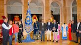 El Paso Azul de Lorca incorpora un nuevo manto del emperador Marco Aurelio y estrena nueva bandera bordada en oro y sedas