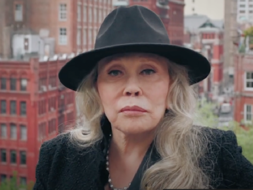 Faye Dunaway’s ‘Complicated’ Legacy Is Examined by Sharon Stone and Mickey Rourke in ‘Faye’ Documentary – Watch Trailer