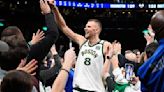 Kristaps Porzingis avanza en su recuperación para las finales de la NBA