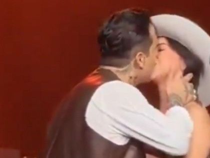 Christian Nodal y Ángela Aguilar se casan en privado; filtran fotos de la boda