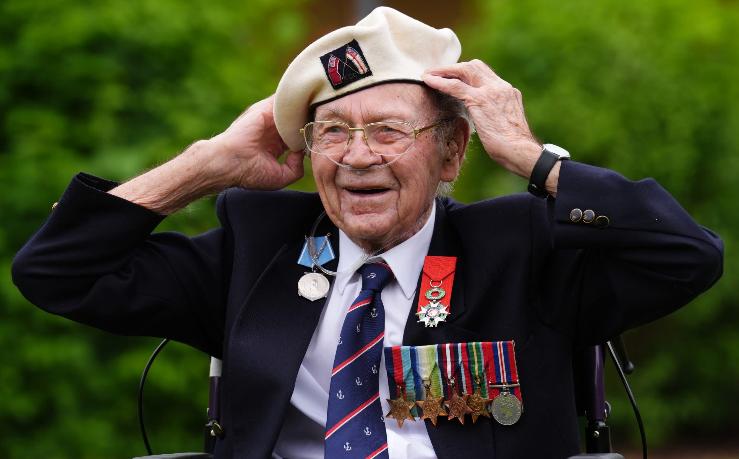 D-Day 80th anniversary: Veterans fight back tears in Auld Lang Syne singalong