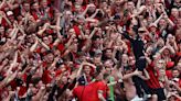 Bayer Leverkusen, primer campeón invicto de la Bundesliga y Xabi Alonso lo festejó en la tribuna